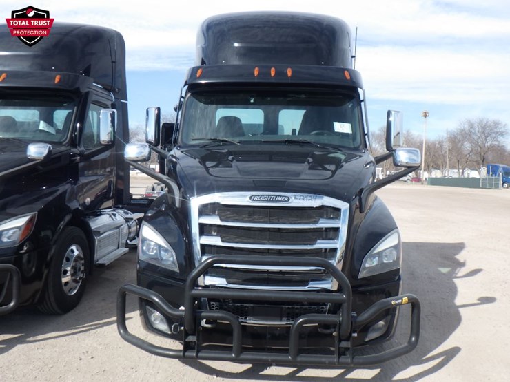 2022-freightliner-cascadia-116-image-2