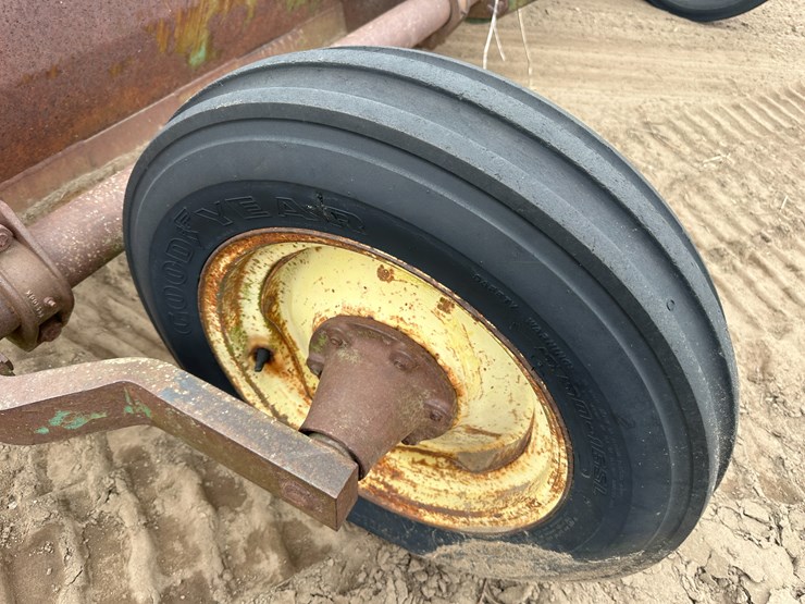 john-deere-810-image-6