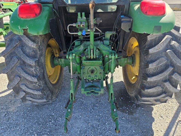 2011-john-deere-5085m-image-8