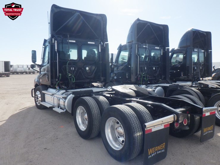 2022-freightliner-cascadia-116-image-11