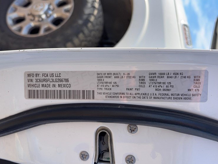 2020-ram-2500-laramie-image-31