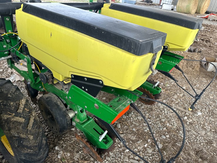 john-deere-1725-image-25