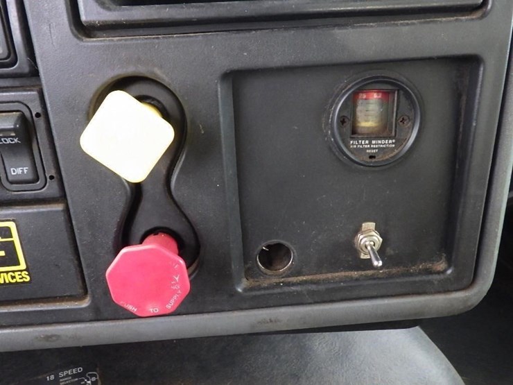 2007-international-7600-image-37