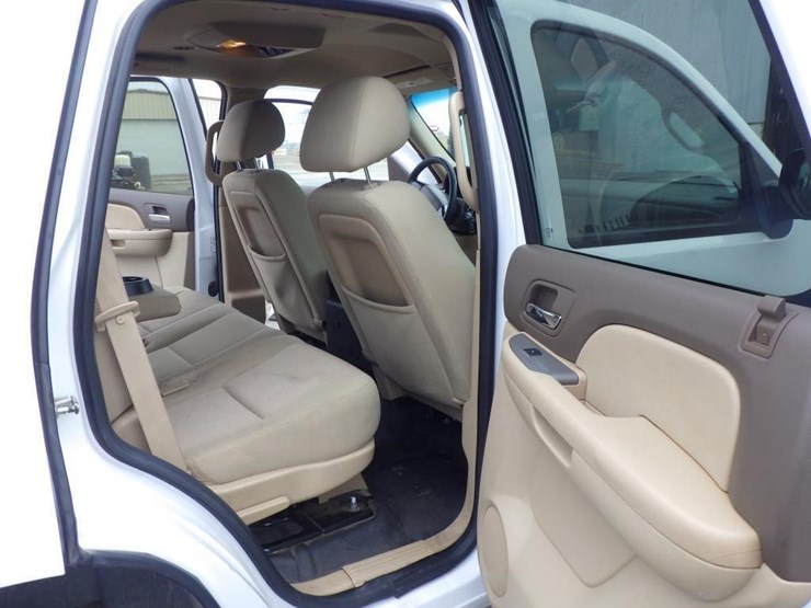 2014-chevrolet-tahoe-image-8