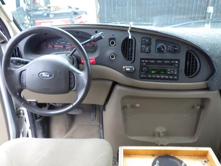 2006-ford-cargo-image-8