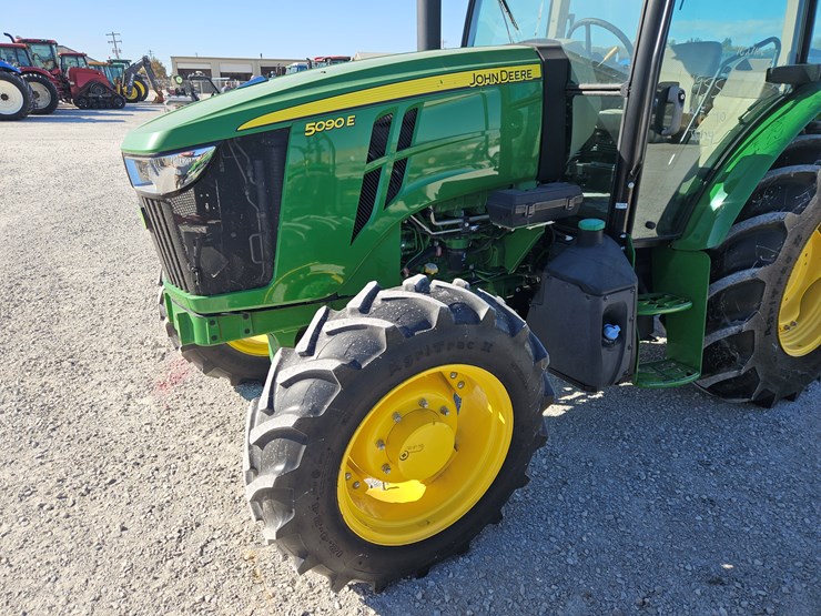 2019-john-deere-5090e-image-19