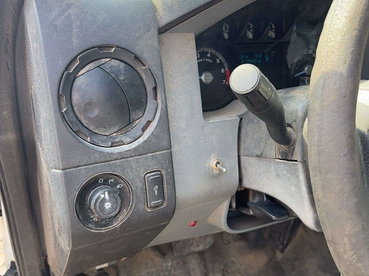 2014-ford-f350-image-15