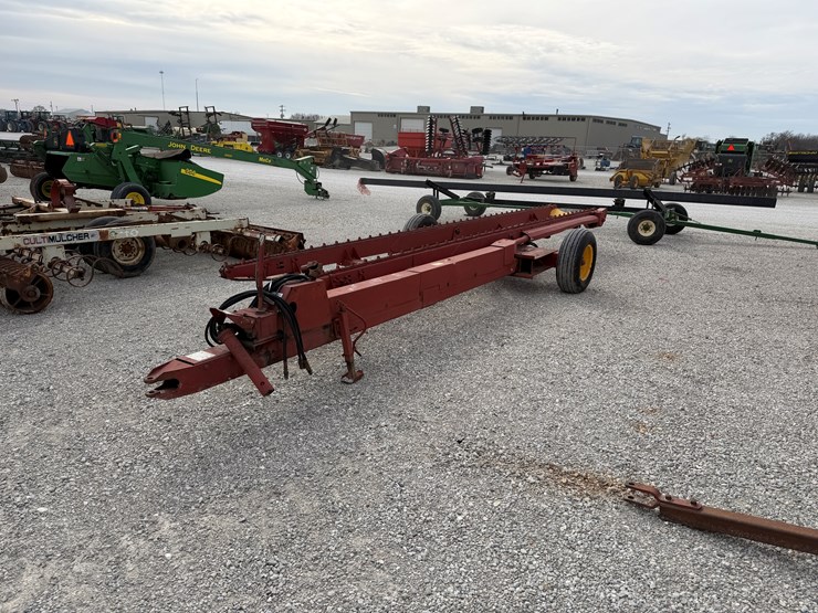 new-holland-85-image-8