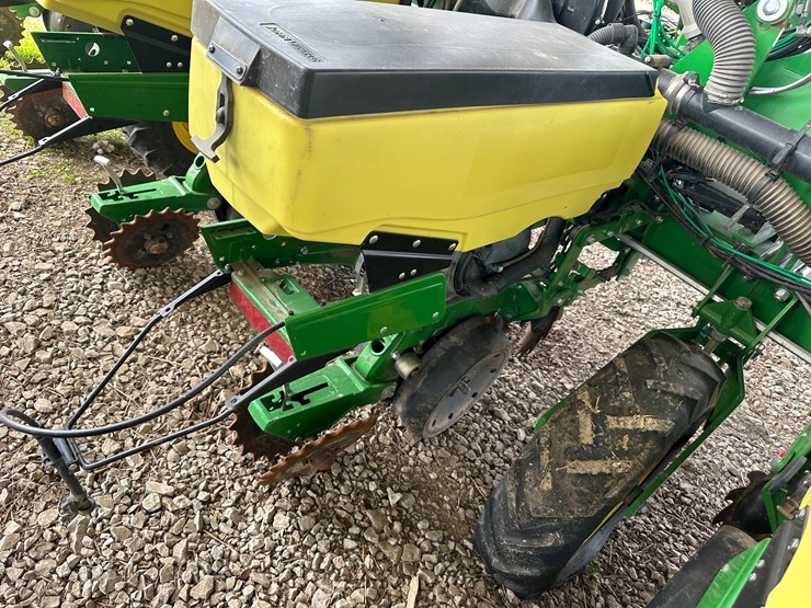 john-deere-1725-image-28