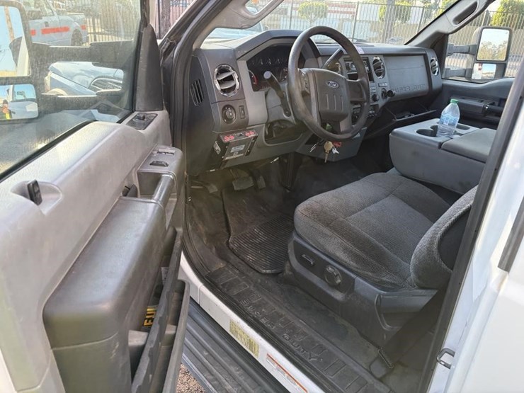 2012-ford-f550-image-12