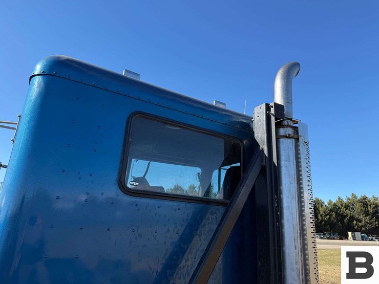 1995-freightliner-fld112-image-14