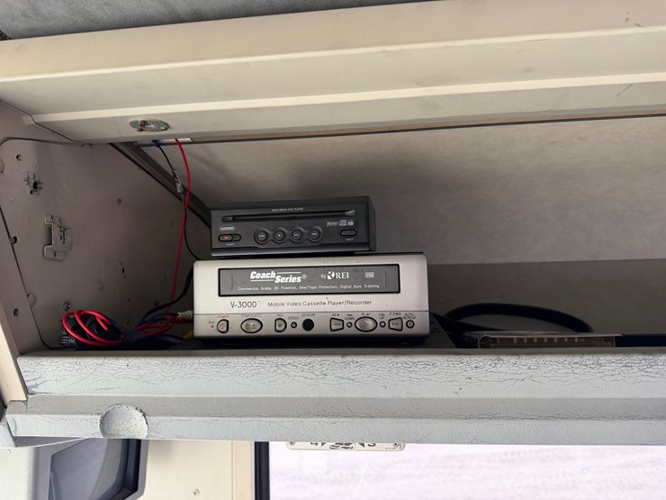 #295-•-1988-mci-travel-bus-image-9