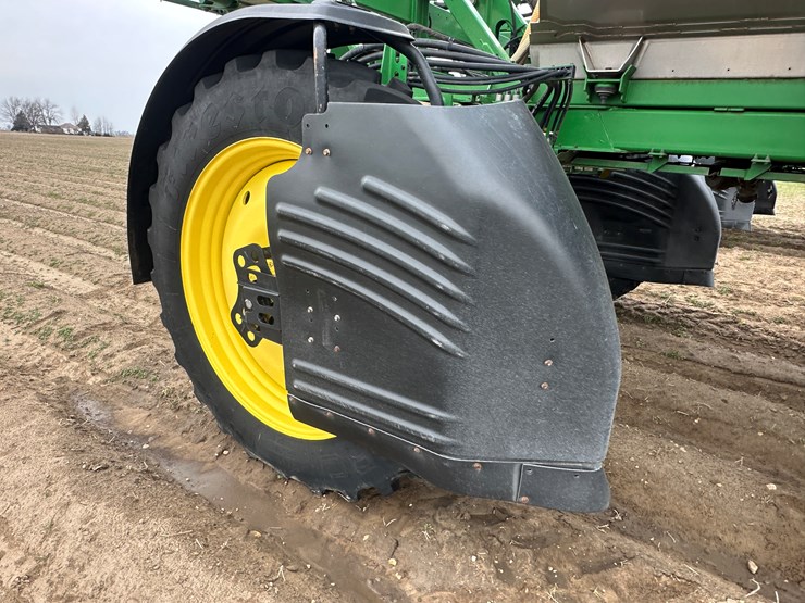 2021-john-deere-r4044-image-13