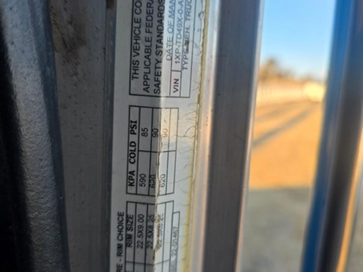 2010-peterbilt-367-image-32