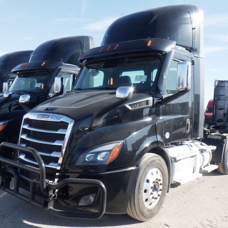 2022 FREIGHTLINER CASCADIA 116