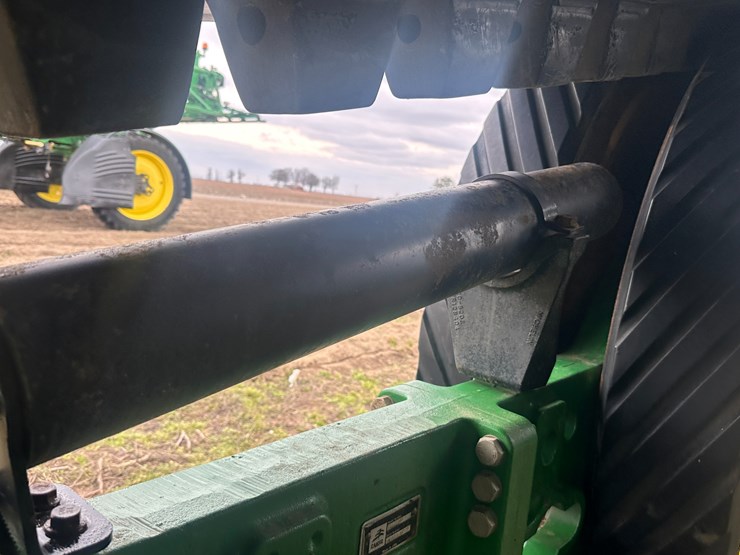 2021-john-deere-8rt-340-image-37