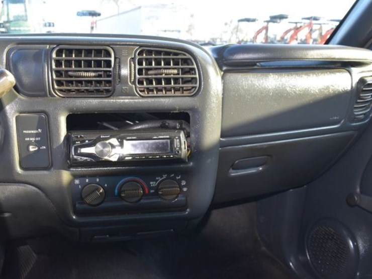 2001-chevrolet-s10-image-11