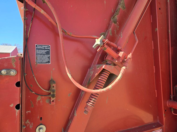 2010-new-holland-br7090-image-8