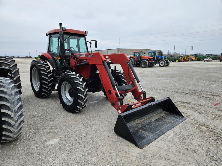 2012-case-ih-farmall-125a-image-25