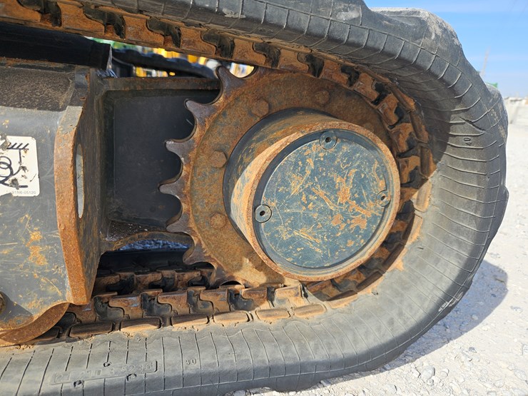 2019-case-cx37c-image-15