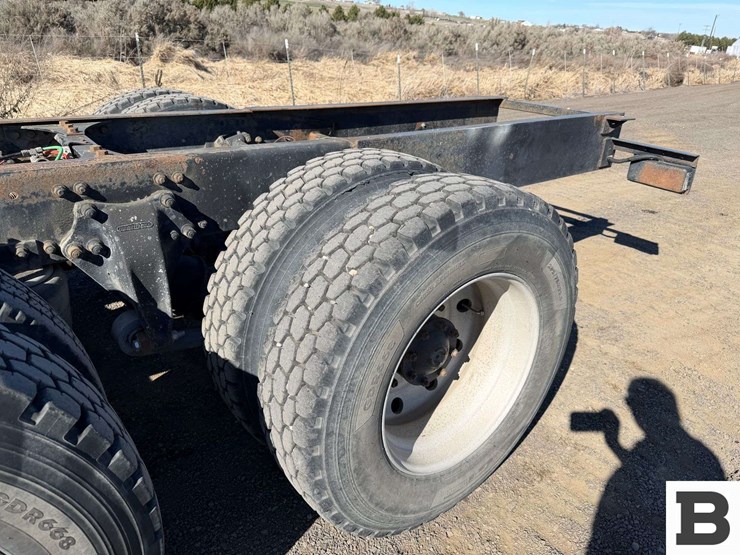 1992-freightliner-fld120-image-23