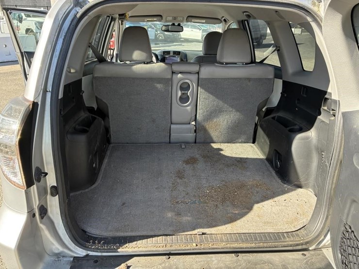 2014-toyota-rav4-image-11