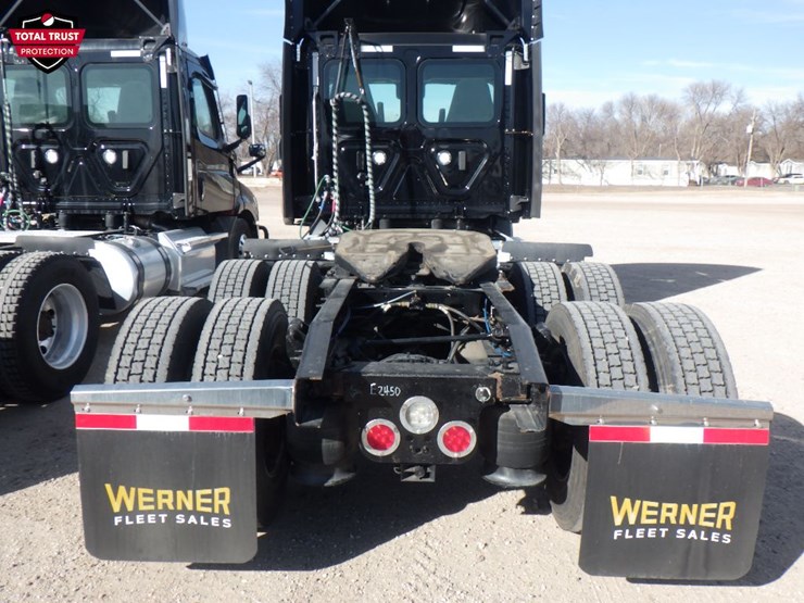 2022-freightliner-cascadia-116-image-8