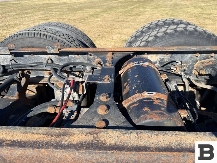 1995-freightliner-fld112-image-21