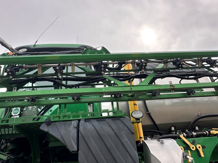 2021-john-deere-r4044-image-43