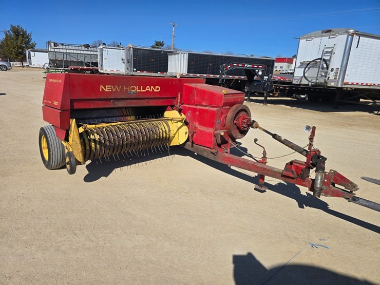 new-holland-320-image-7