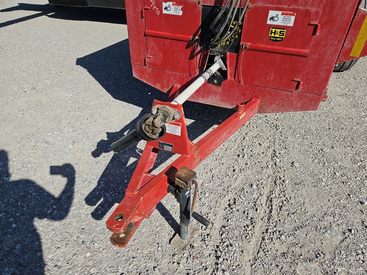 #205593-•-2011-h-&-s-3143-manure-spreader-image-2