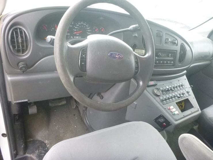 2005-ford-e450-image-14