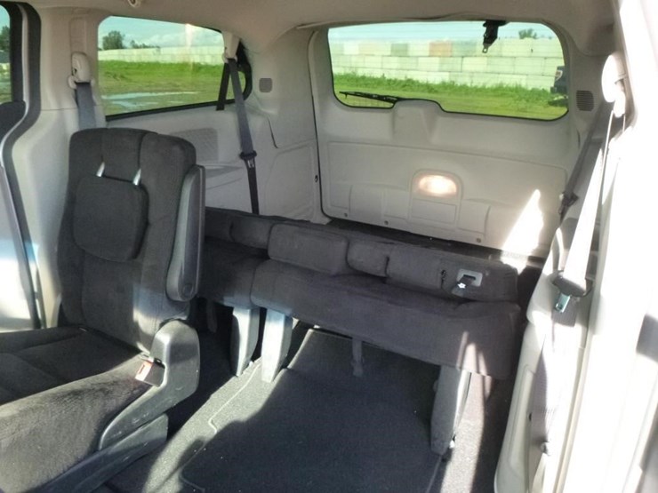 2014-dodge-grand-caravan-image-8