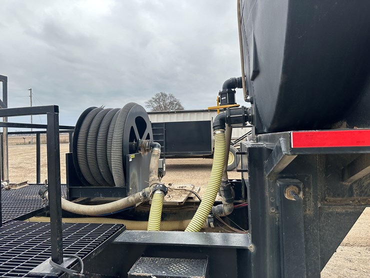 #38802-•-2022-kbh-40'-t/a-6000-gallon-nurse-trailer-vin:-1t9gn4022nc623368-image-36