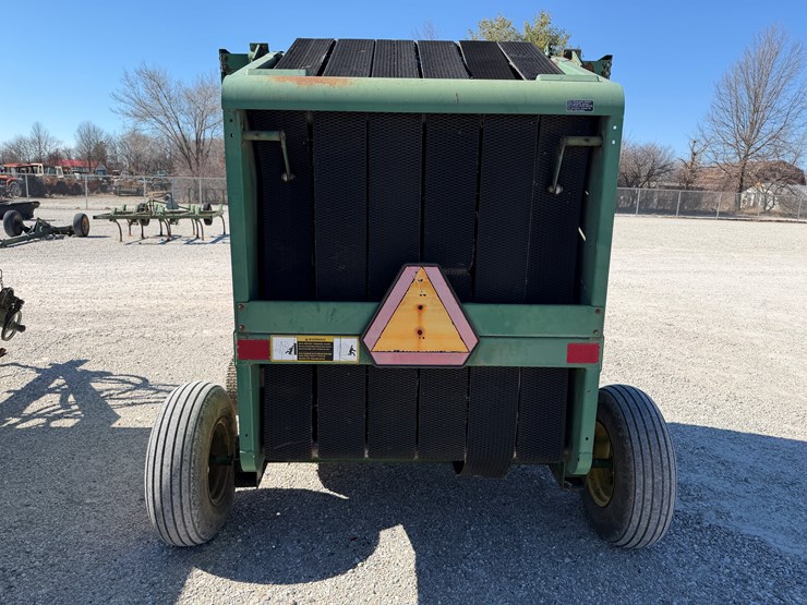 john-deere-335-image-6