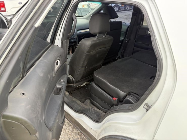 2016-ford-explorer-image-11