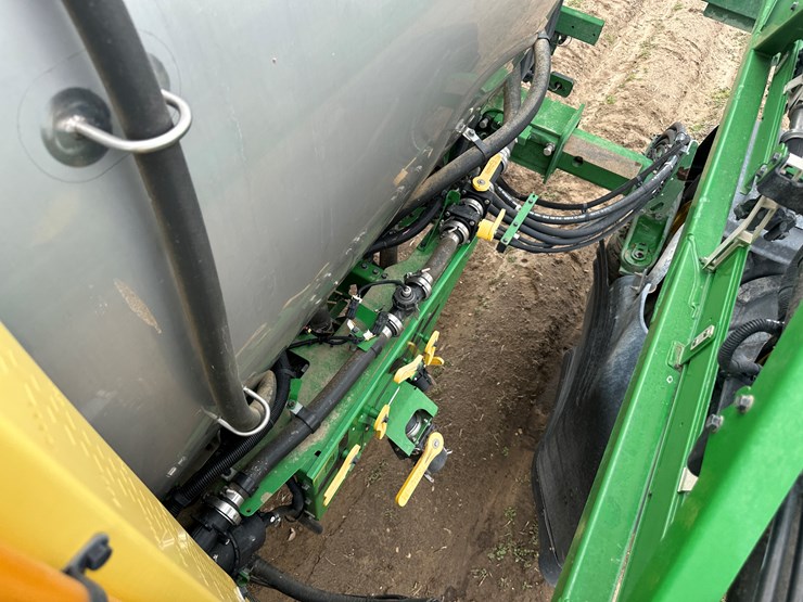 2021-john-deere-r4044-image-102