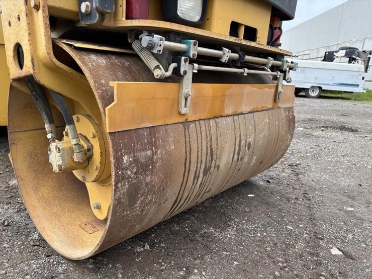 caterpillar-cb24-image-14