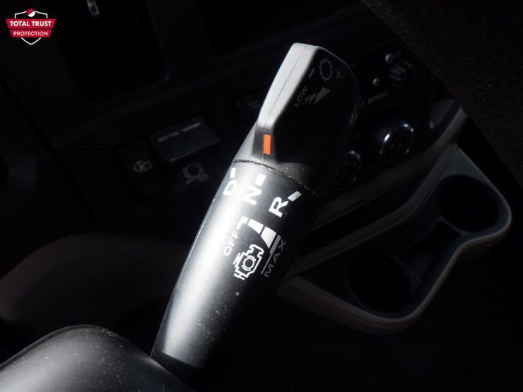 2023-peterbilt-579-image-18