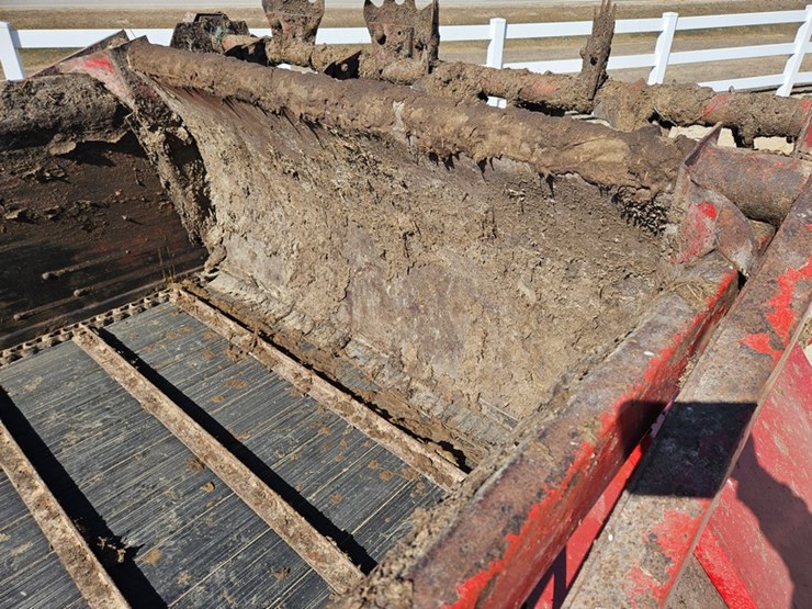 new-holland-195-image-18