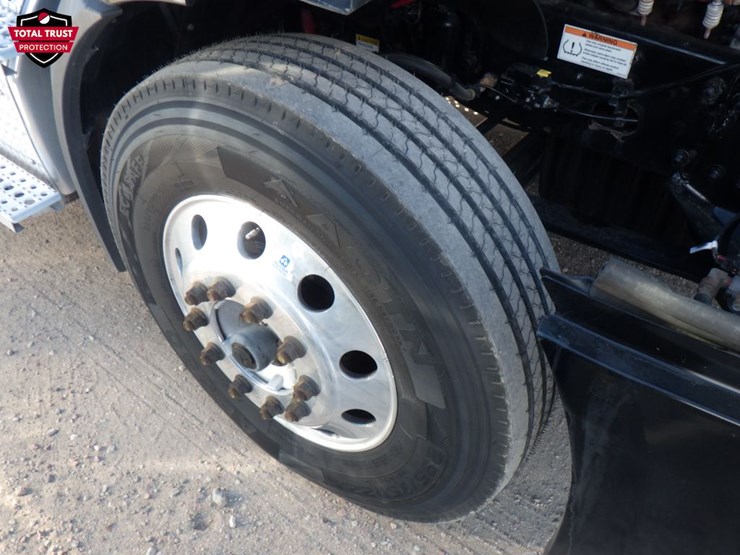 2022-freightliner-cascadia-116-image-23