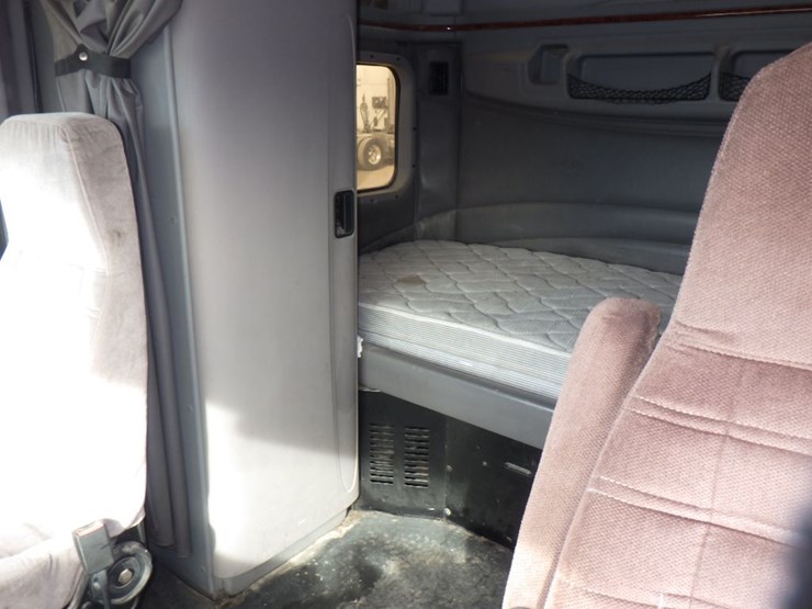 2001-peterbilt-387-image-19