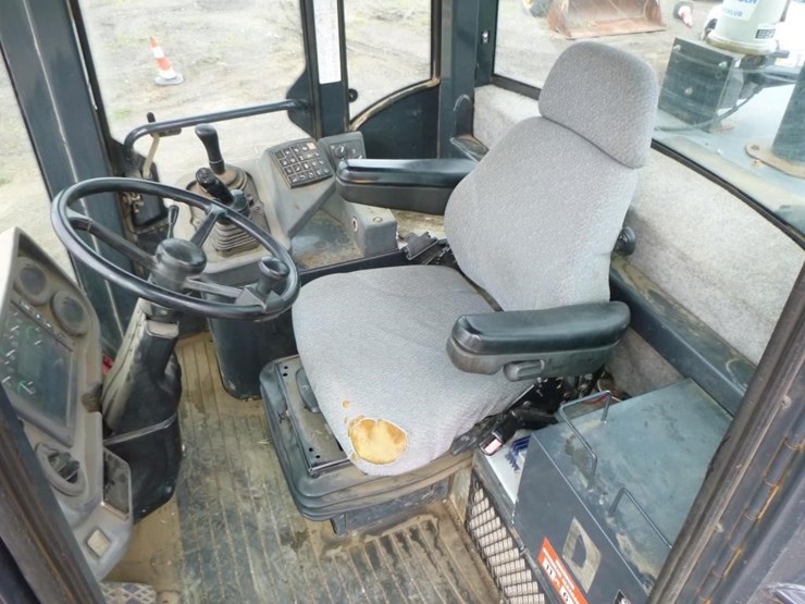 2005-deere-624j-image-7