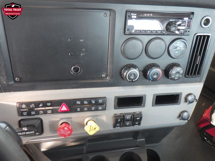 2022-freightliner-cascadia-116-image-16