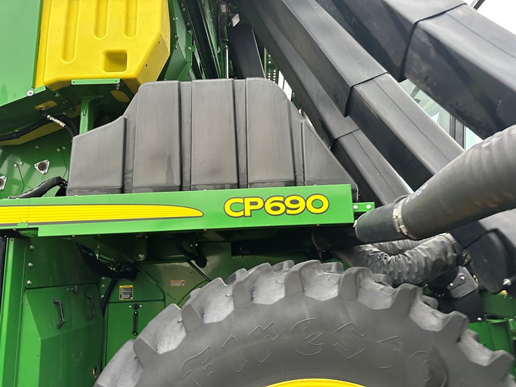 2021-john-deere-cp690-image-80