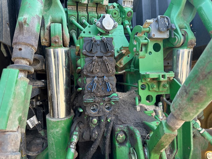 2015-john-deere-6175r-image-6