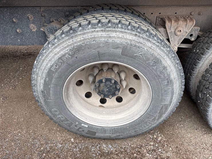 1999-volvo-vnl42t-dump-truck-image-13