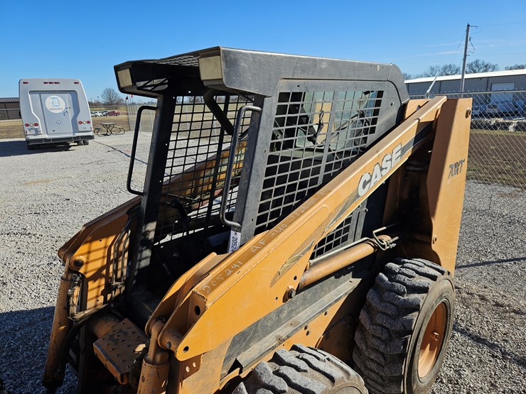 2002-case-70-xt-image-12