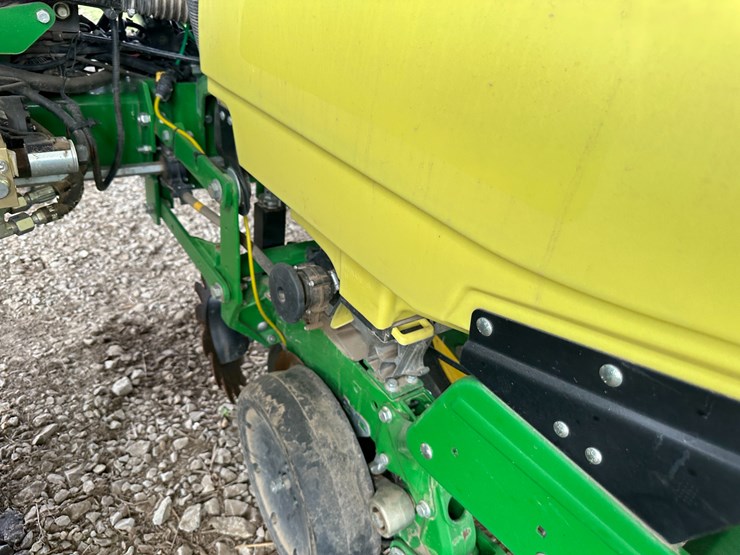 john-deere-1725-image-30
