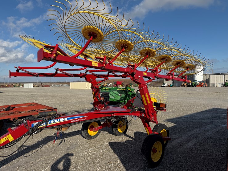 2025-new-holland-1225-image-3